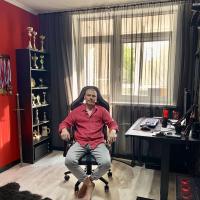 vadim ostanin's avatar