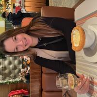 Larisa Kuhar's avatar